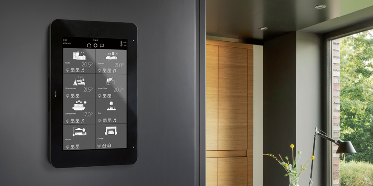 JUNG Smart Panel 8 bei Elektro-Team Hilbert GmbH in Kelkheim